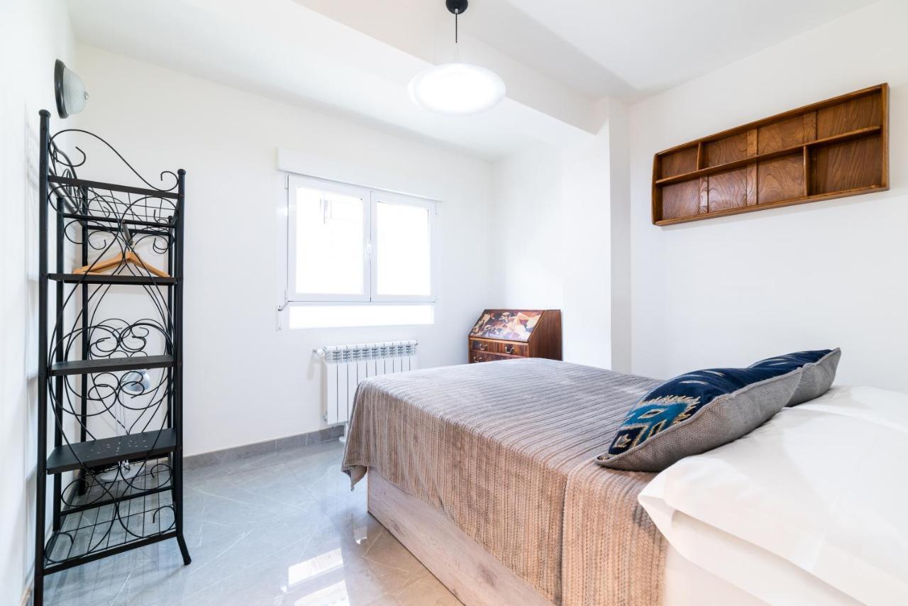 Elegante Y Centrico Alojamiento En Granada Appartement Buitenkant foto