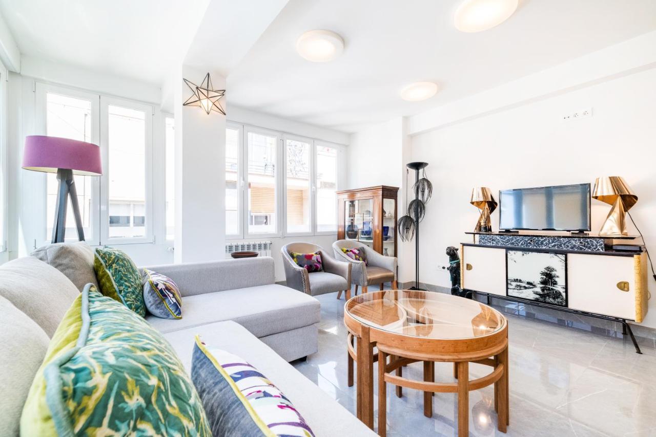 Elegante Y Centrico Alojamiento En Granada Appartement Buitenkant foto