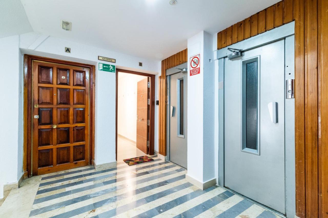 Elegante Y Centrico Alojamiento En Granada Appartement Buitenkant foto