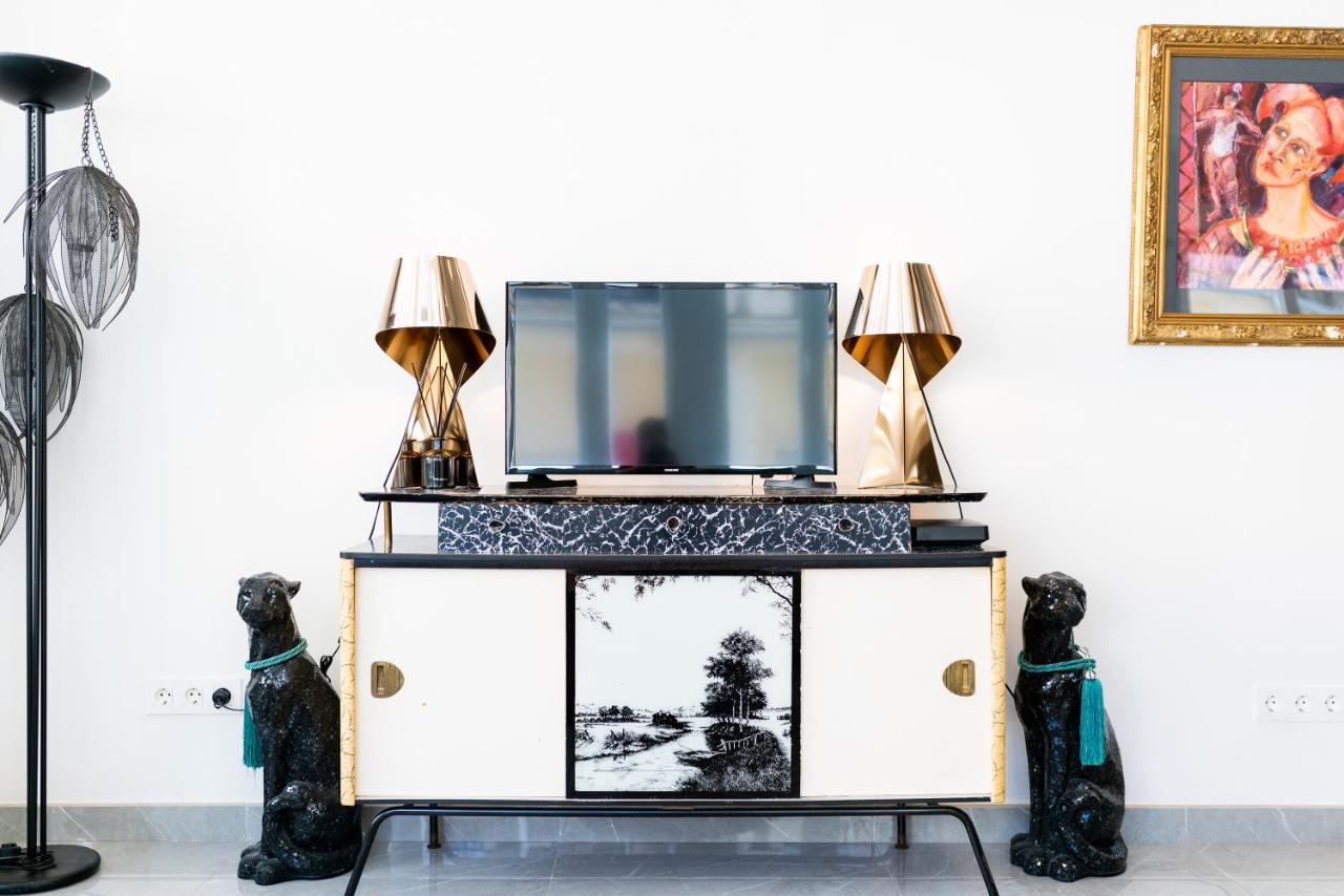 Elegante Y Centrico Alojamiento En Granada Appartement Buitenkant foto