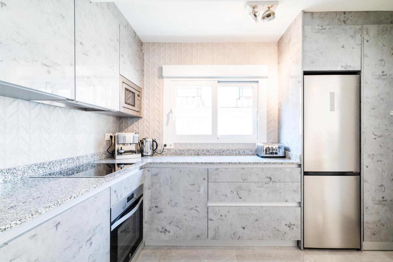 Elegante Y Centrico Alojamiento En Granada Appartement Buitenkant foto